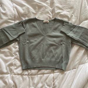 Brandy Melville - V-Neck Long Sleeve - Cropped